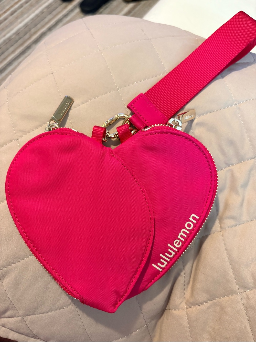 ✨ RARE Lululemon Dual Pouch Wristlet *Heart (Passionate Pink / Gold) – NWOT